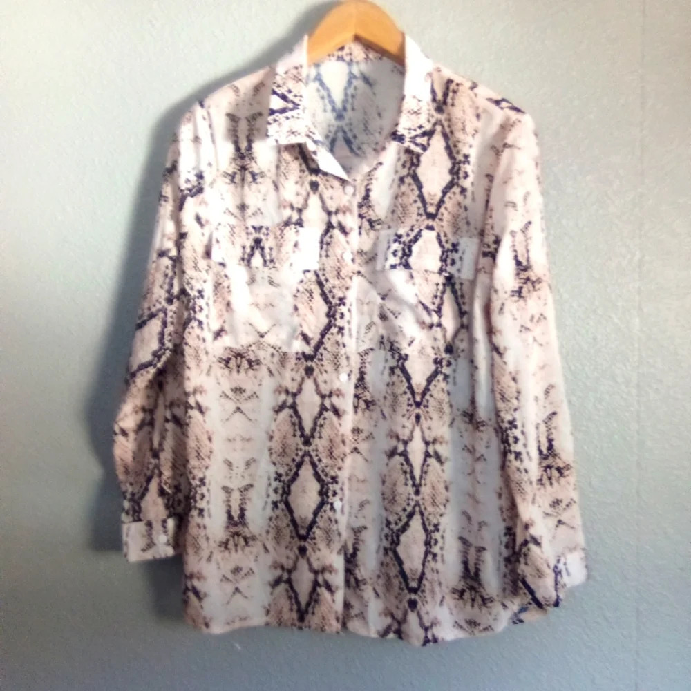 Beautiful top size large ( Bag H )